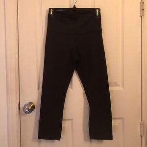 Black Lululemon size 6 high waist capris